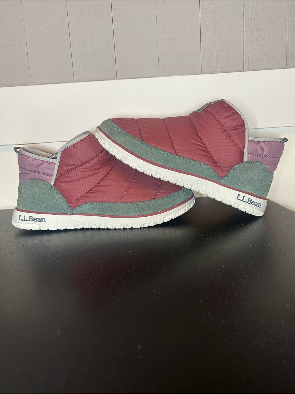 L. L. Bean Mountain Classic Womens 11M Nylon Quilted Ankle Boots Slippers Maroon